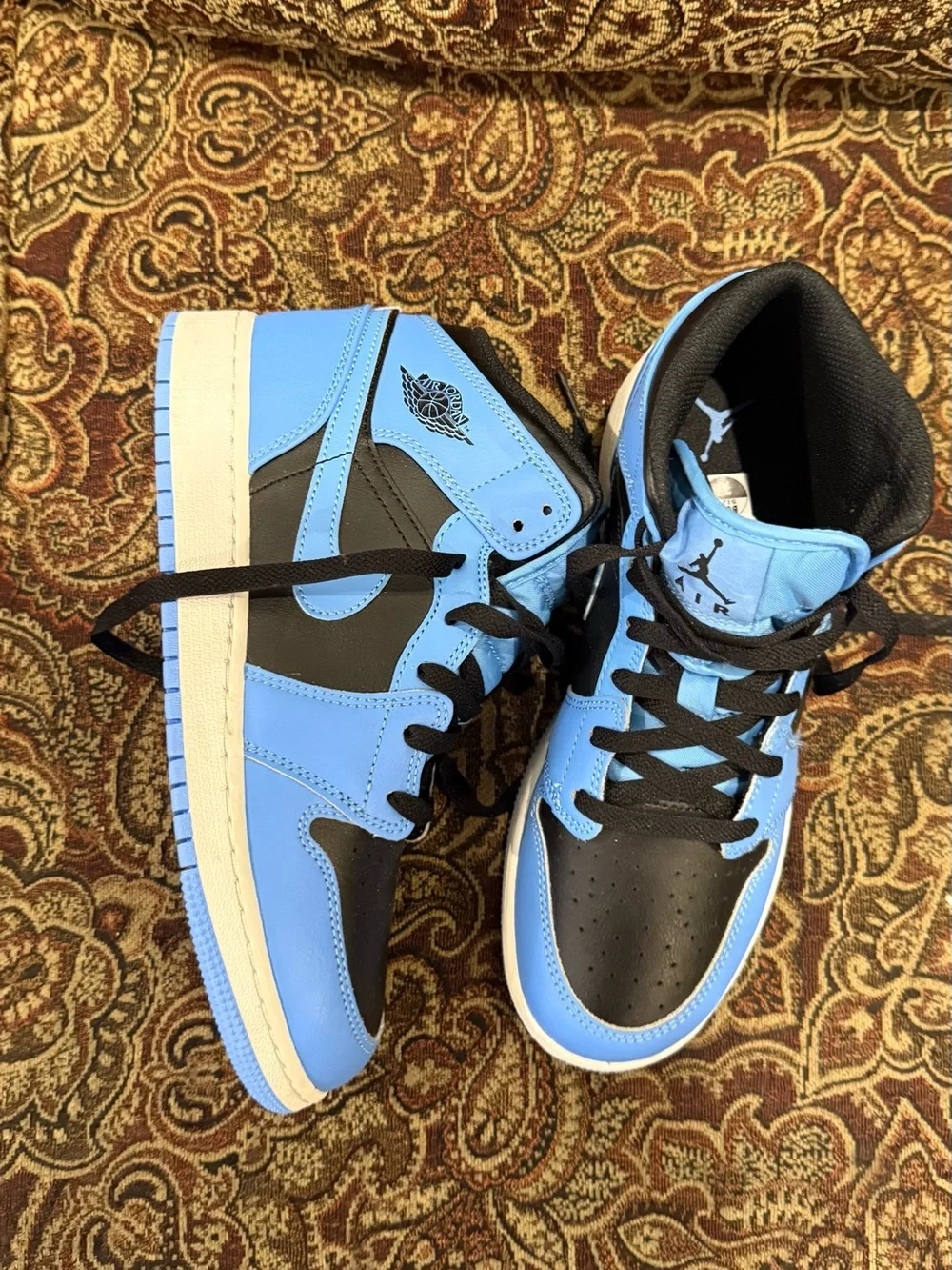Nike Air Jordan High-Top Sneakers in Black & Light Blue